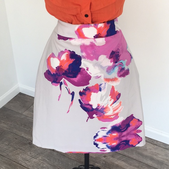 Flowery skirt size 4 - Picture 3 of 8